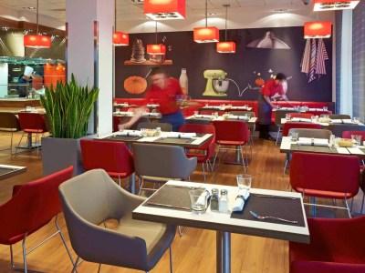 Ibis West Station Готель 3*