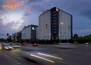 Ibis West Station Готель Варшава