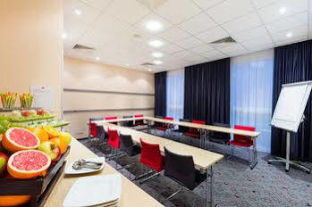 Ibis West Station Готель